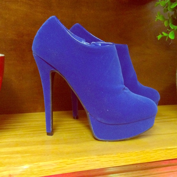 Royal suede booties
