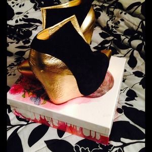 Size 10 jeffrey campbell