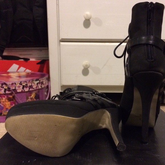 Black booties - Picture 2 of 2