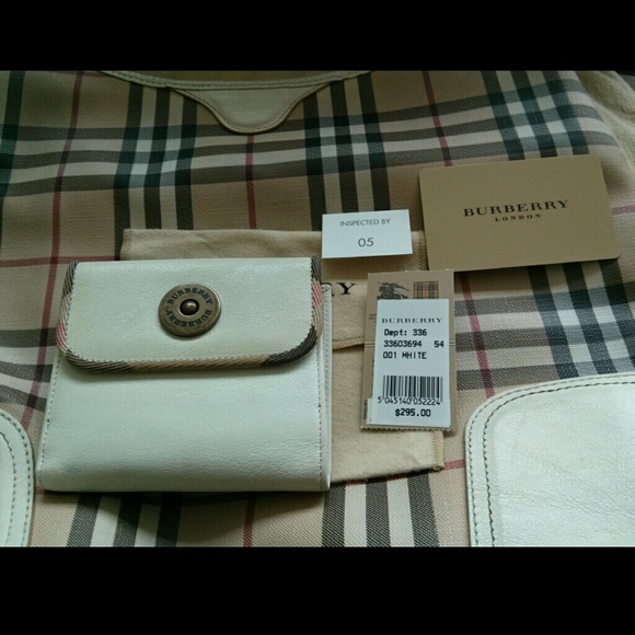 Burberry hobo and wallet bundle - Picture 3 of 4