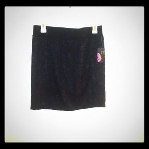 Beautiful, short lace Mini-skirt.