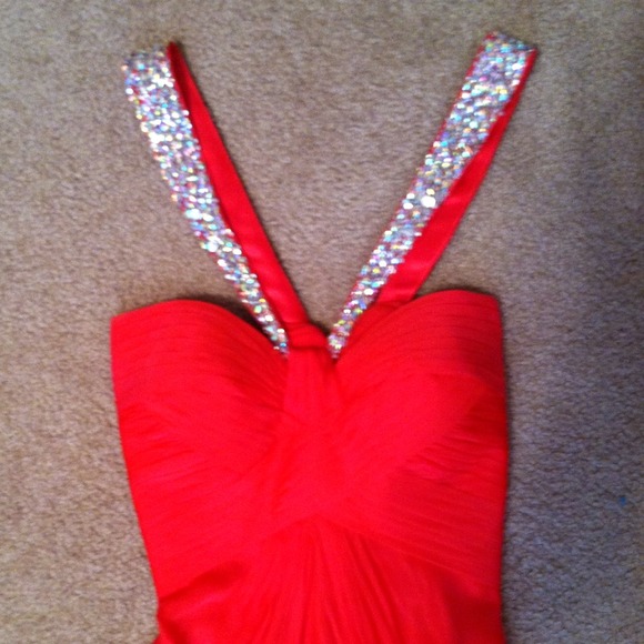 La femme prom dress - Picture 2 of 4