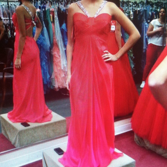 Dresses & Skirts - La femme prom dress