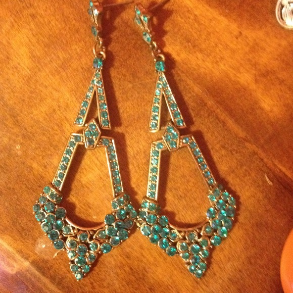 Forever 21 Jewelry - Gorgeous blue chandelier earrings 💙