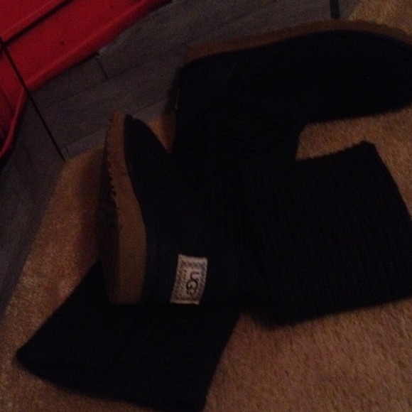 Size 10 navy blue Authentic Knit  UGG