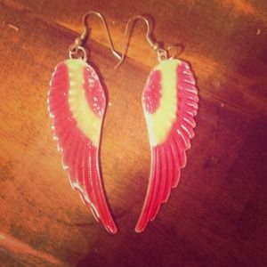 Hot pink and cream wing earrings💗