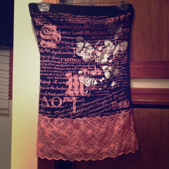 Graphic strapless shirt