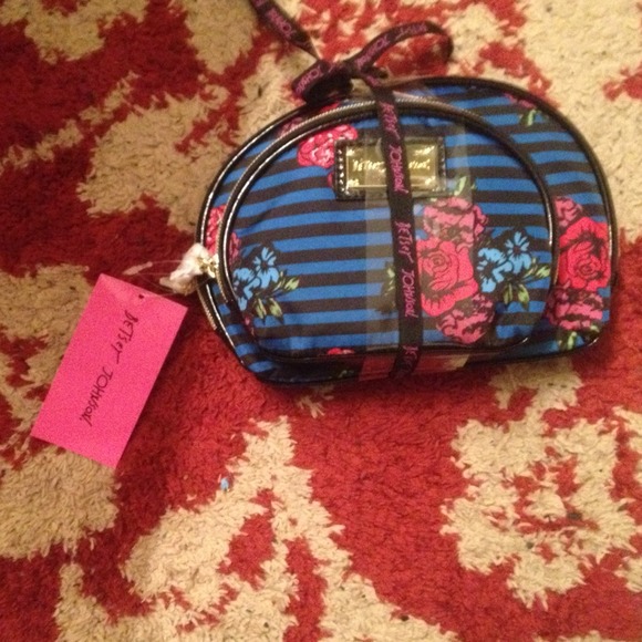 🆕‼️👛 betsey Johnson gift set 👛‼️🆕 - Picture 1 of 3