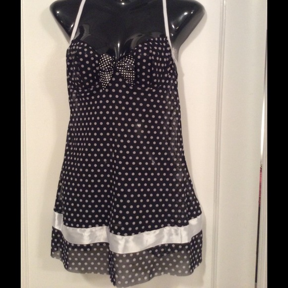 SOLD💢Two piece black & white sheer lingerie set