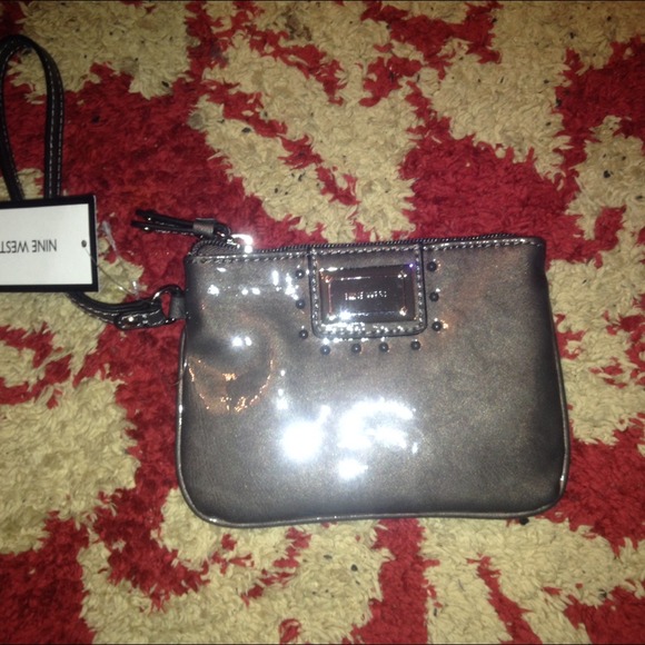 🆕‼️👛authentic Nine West clutch - Picture 1 of 3