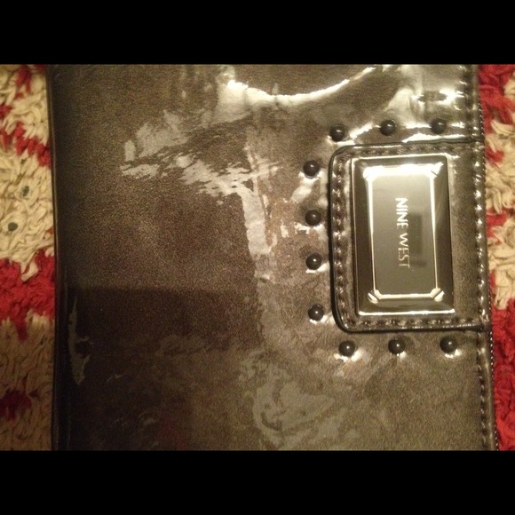 🆕‼️👛authentic Nine West clutch - Picture 2 of 3