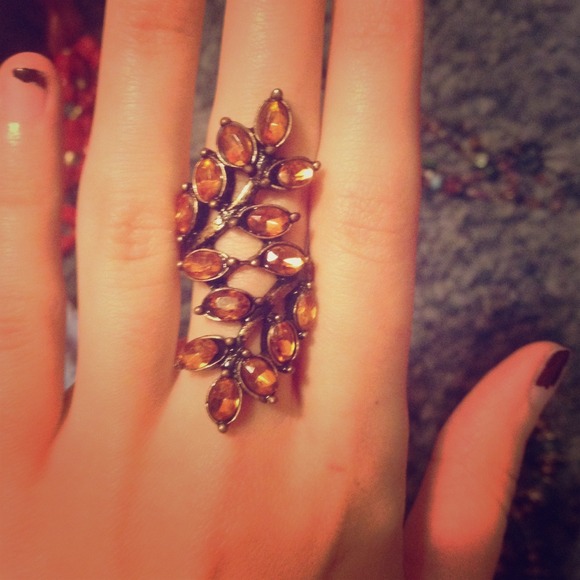 Beautiful amber-colored vine ring