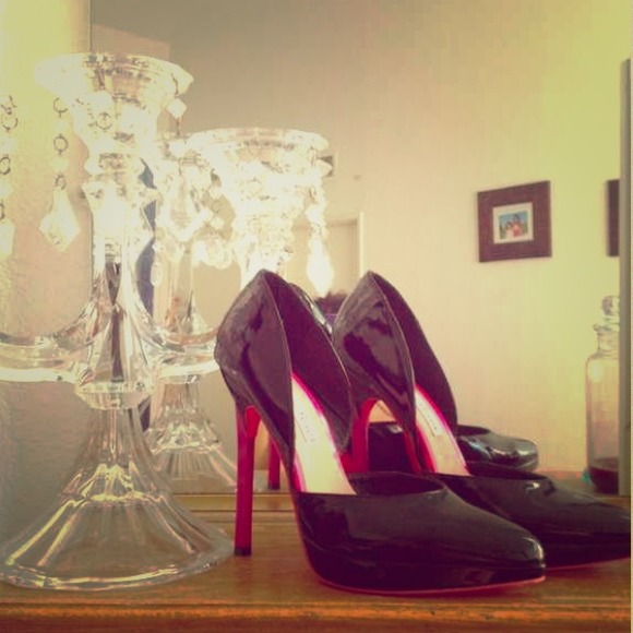 two lips Shoes - Black patent shiny heels 7.5 & crossbracelet💕