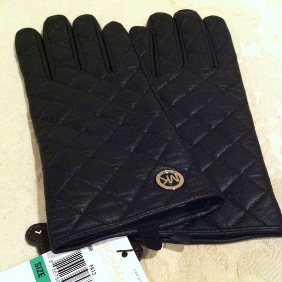 📛SOLD📛Michael Kors leather gloves