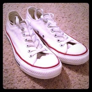 Converse Chuck Taylor low tops