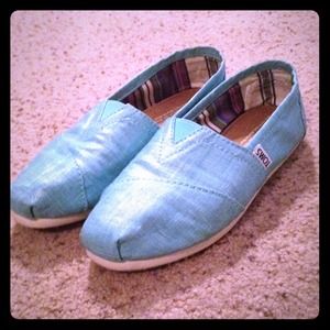 Metallic blue Toms