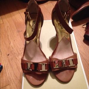 Michael Kors leather tan sandals with gold accent