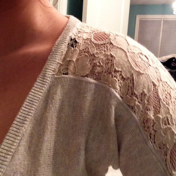 Tan lace sweater - Picture 2 of 4