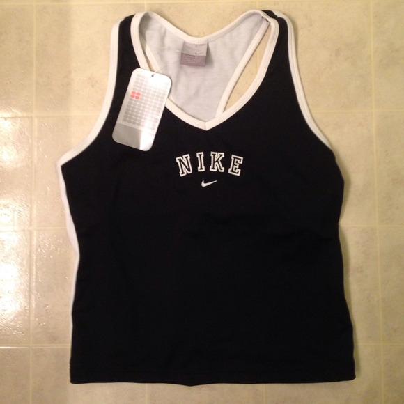 💞 Nike sports top with built-in sports bra. 💞