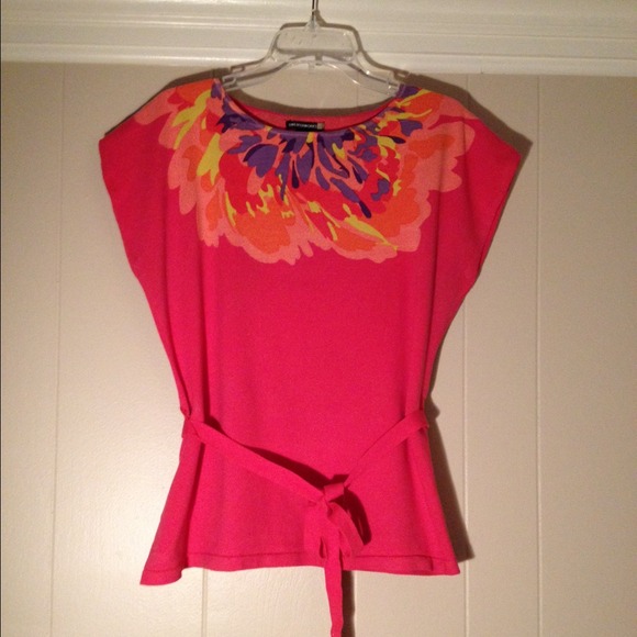 Cute spring sweater. Size large.