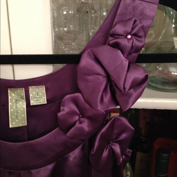 Purple silk dress - beautiful flowers on shoulder - Picture 2 of 4