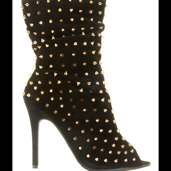 Spikes black boots suede