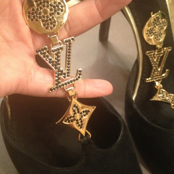 💢NO LONGER AVAILABLE💢Louis Vuitton Heels - Picture 2 of 4