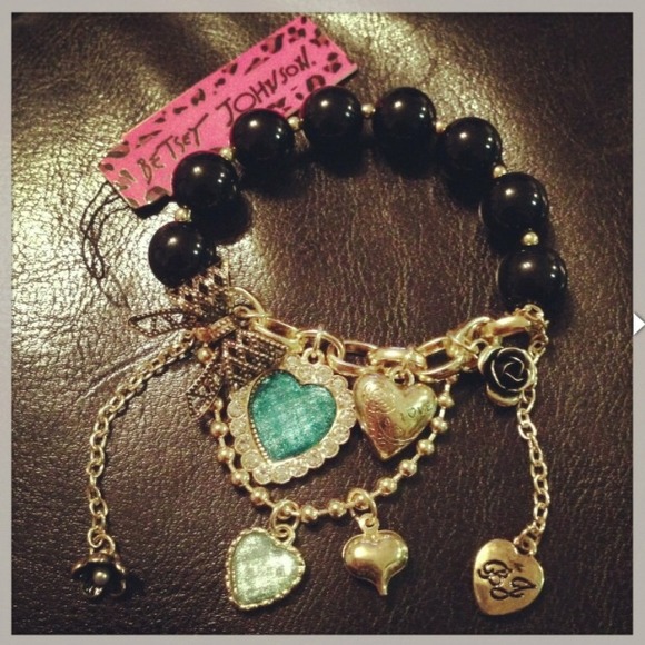 BETSEY JOHNSON Multi-layered stretch bracelet