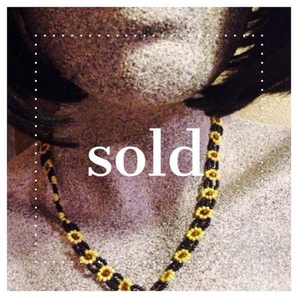 🚫🚫Sold🚫🚫Sun flower beaded necklace