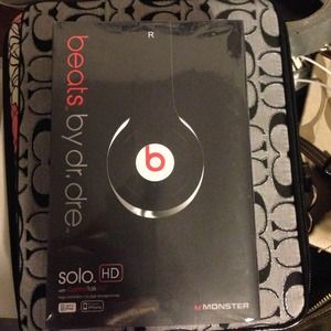Black beats by dr dre! In box SOLO HD