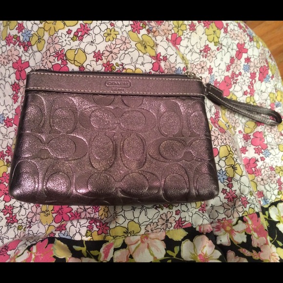 Authentic Coach small wristlet