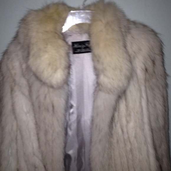 Authentic blue fox fur PRICE FIRM - Picture 4 of 4
