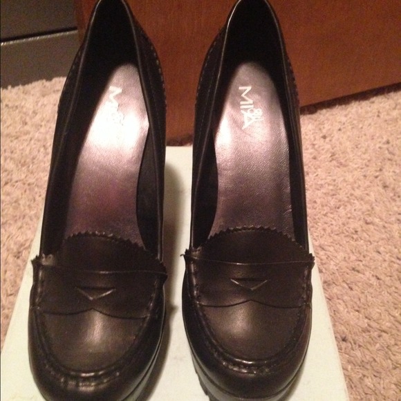 Mia heel penny loafer