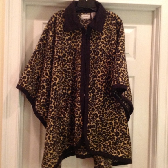 BUNDLE FOR TAMMY Leopard print cape, OS