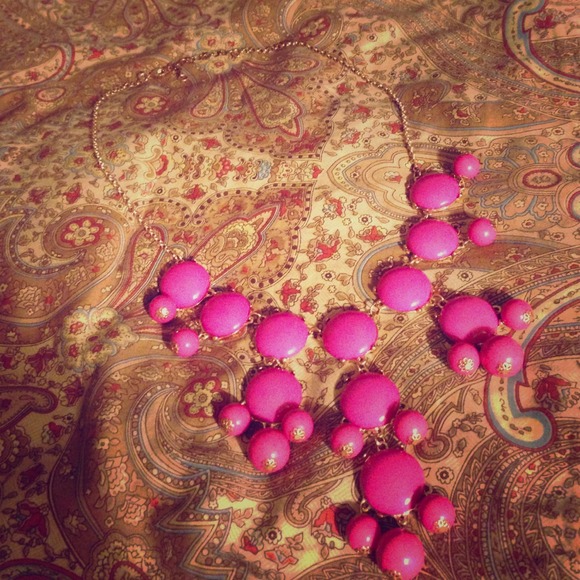 🔴SOLD🔴 Hot pink bauble statement necklace