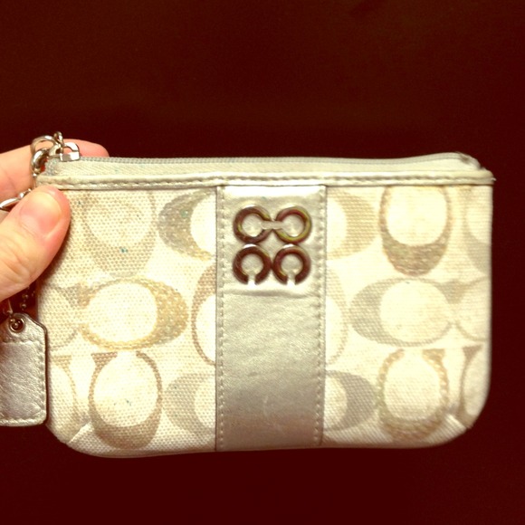 🎉FINAL REDUCTION🎉Authentic Coach wristlet! ($14)