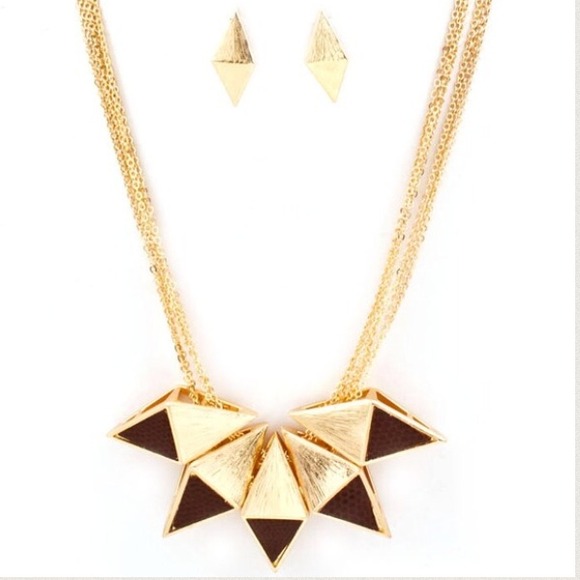 Statement necklace NEVER WORN!