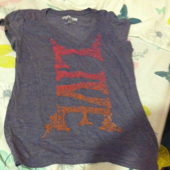 "Live" v-neck shirt