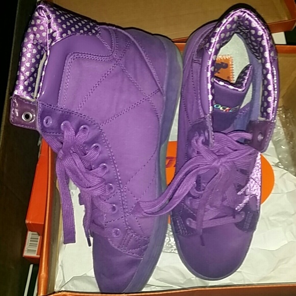 🎉On sale!! Purple hi-top sneaker - Picture 2 of 2