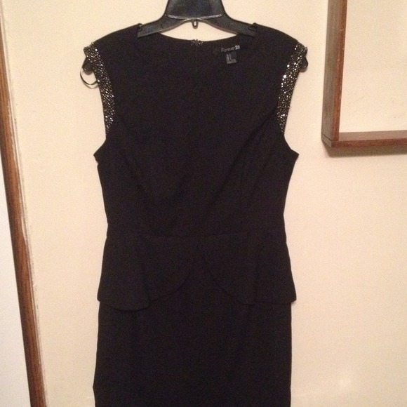 LBD with peplum wait - Picture 1 of 3