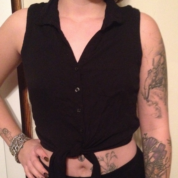 Black crop button up - Picture 1 of 3