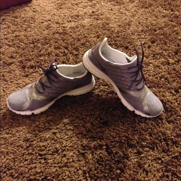 Reebok shoes - Picture 1 of 4