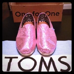 Authentic TOMS pink glitter size 7 brand new w/box