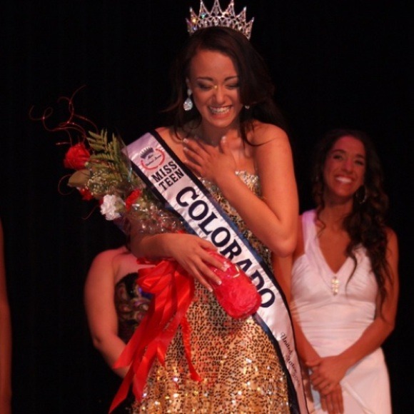 🚫SOLD🚫 WINNING Gold Prom Pageant Dress 💛 - Picture 2 of 4