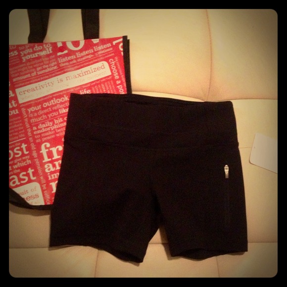 🚫Sold🚫Lululemon fast track short size 4 - Picture 1 of 3