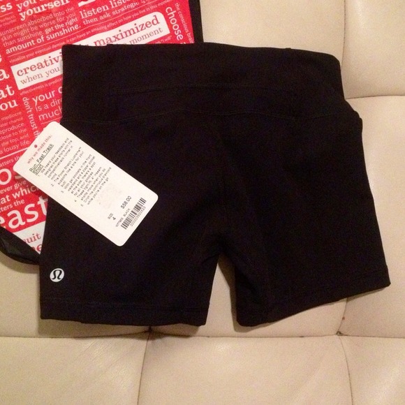 🚫Sold🚫Lululemon fast track short size 4 - Picture 3 of 3