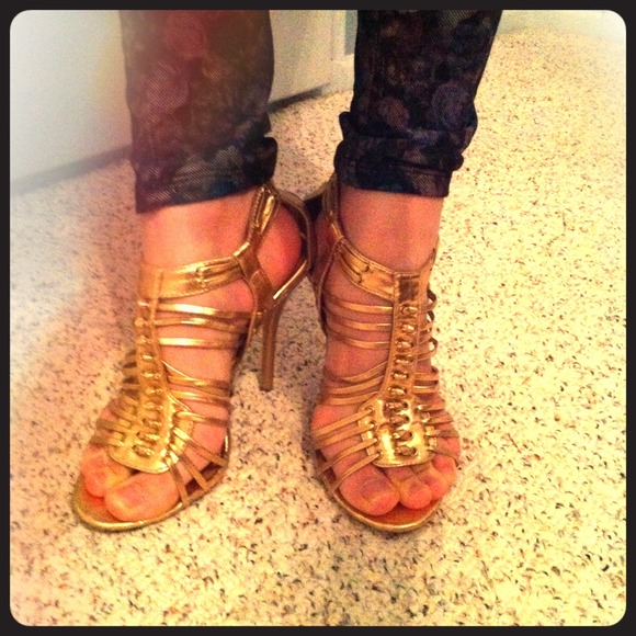 ⛔️SOLD⛔️Gold Gladiator Heels