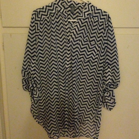 🔴🔴 ON HOLD Chevron striped blouse🔴🔴