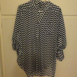 🔴🔴 ON HOLD Chevron striped blouse🔴🔴