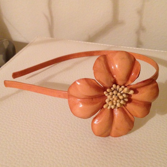 🚫SOLD🚫All leather flower headband